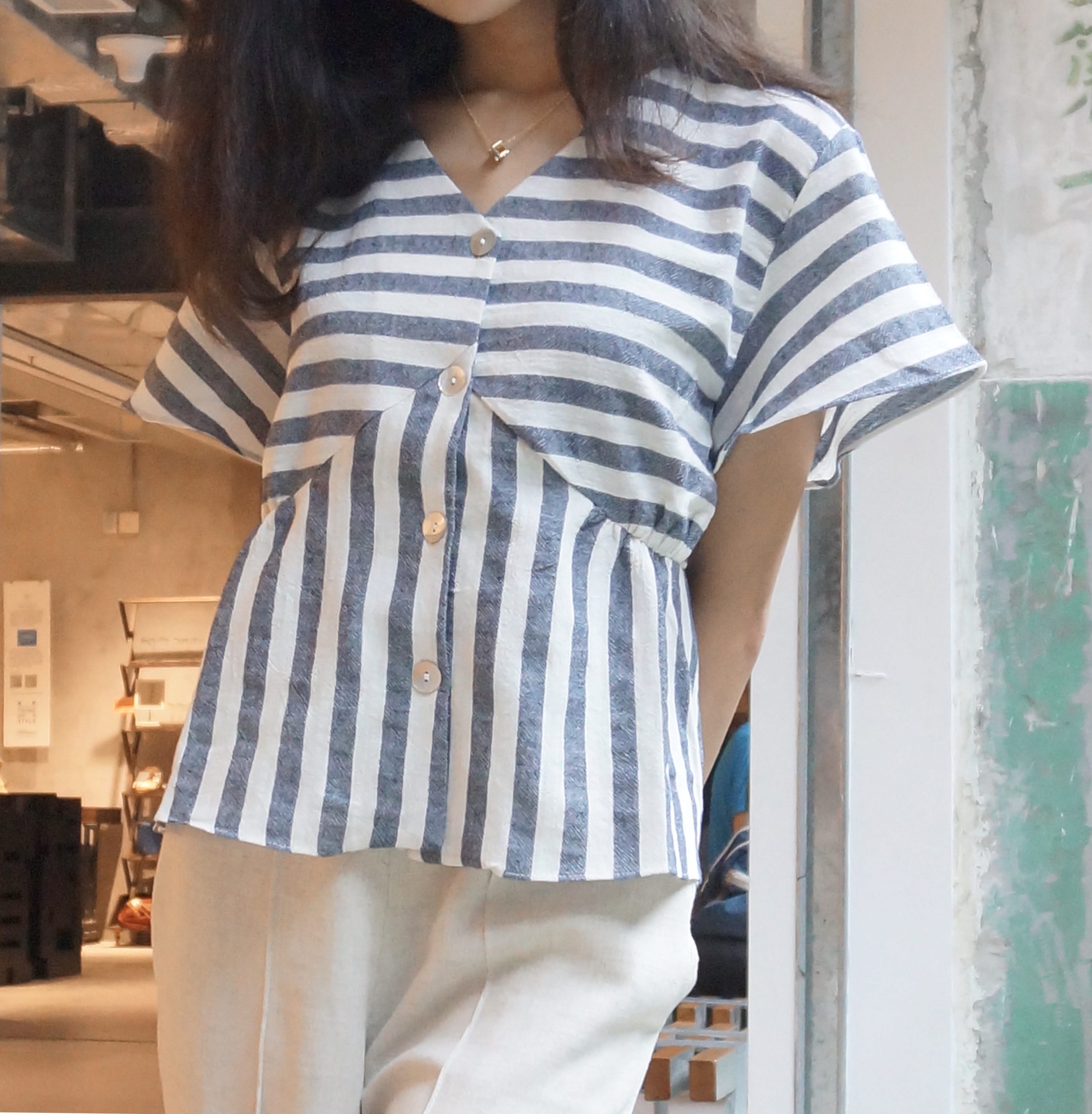 藏肉100分貝殼鈕直間紋上衣