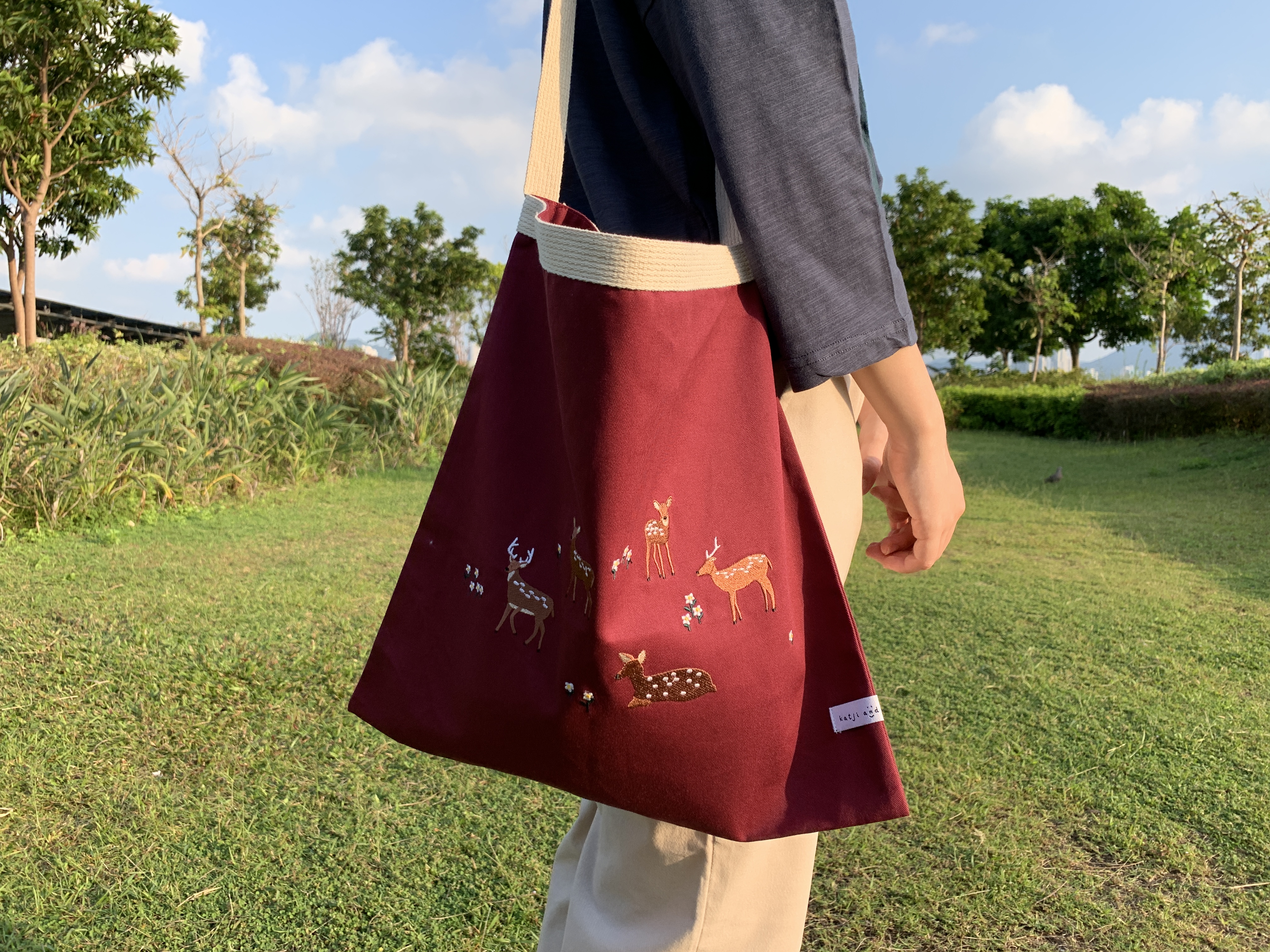 BKK鹿鹿刺繡布袋 酒紅色