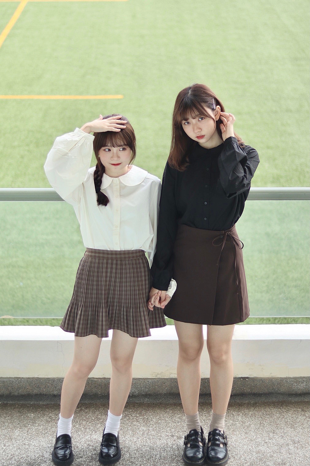 娃娃領排扣泡泡袖恤衫 兩色入