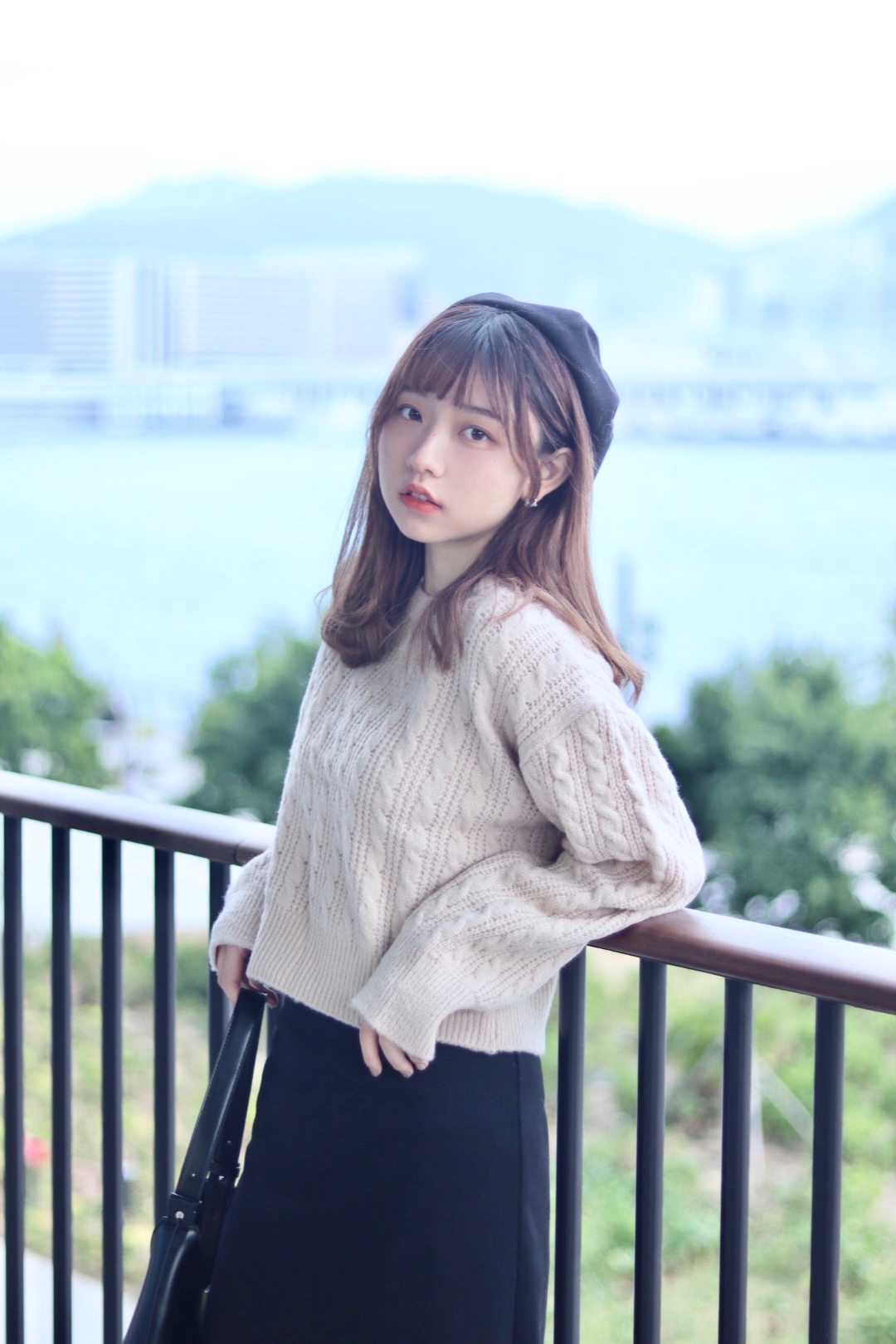 落肩軟棉棉圓領麻花基本款針織衫 3色入