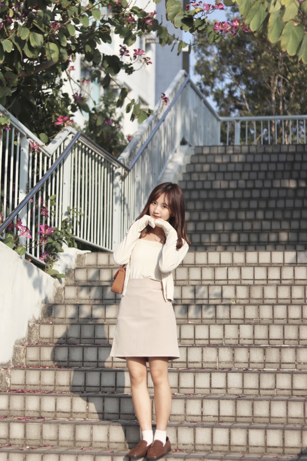 Basic款後鬆緊腰A字西裝面料短裙 新增至3色入