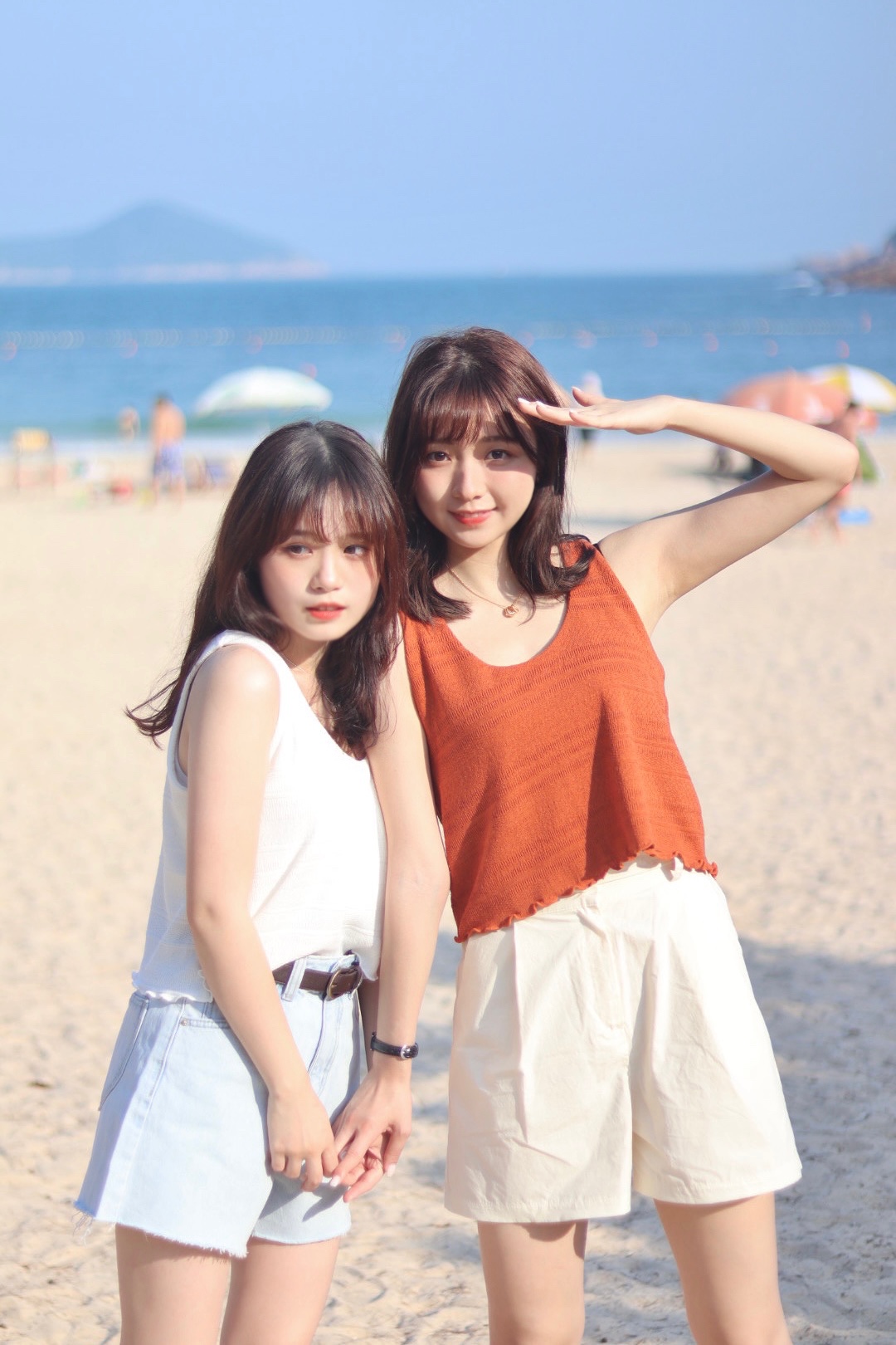 夏天必有的暗紋波浪邊圓領背心 兩色入