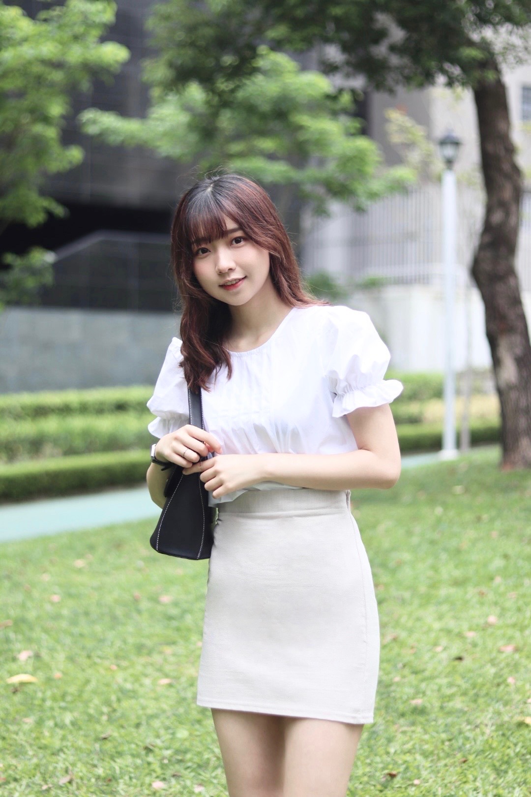 純白公主袖皺褶側開衩上衣