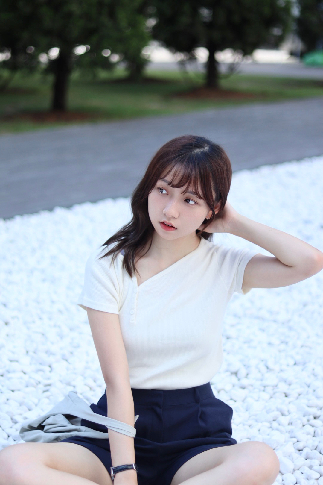 不規則小V領排扣直坑紋短袖上衣 4色入