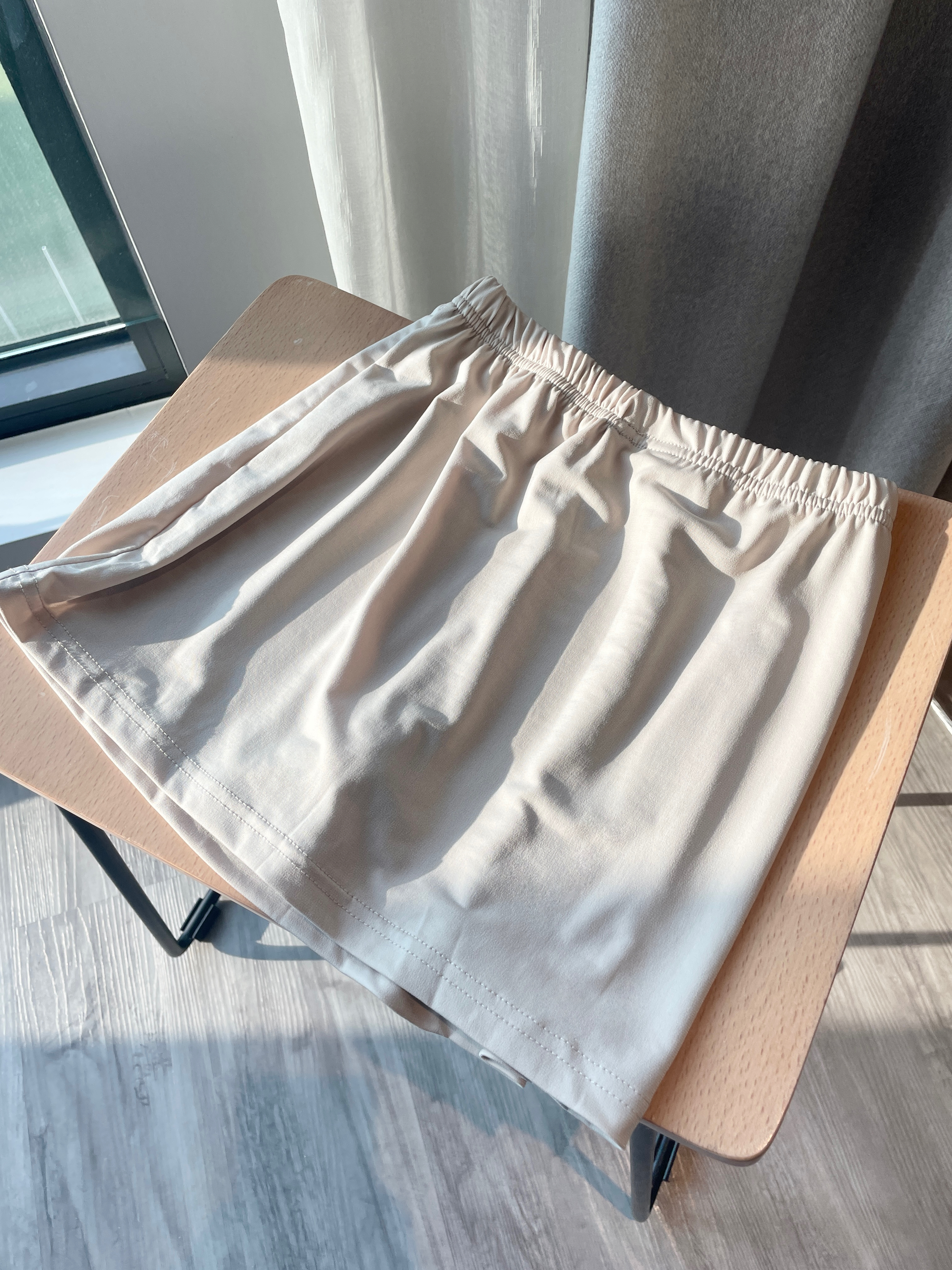 穿淺色裙必備 肉色無痕橡筋腰柔滑打底裙褲