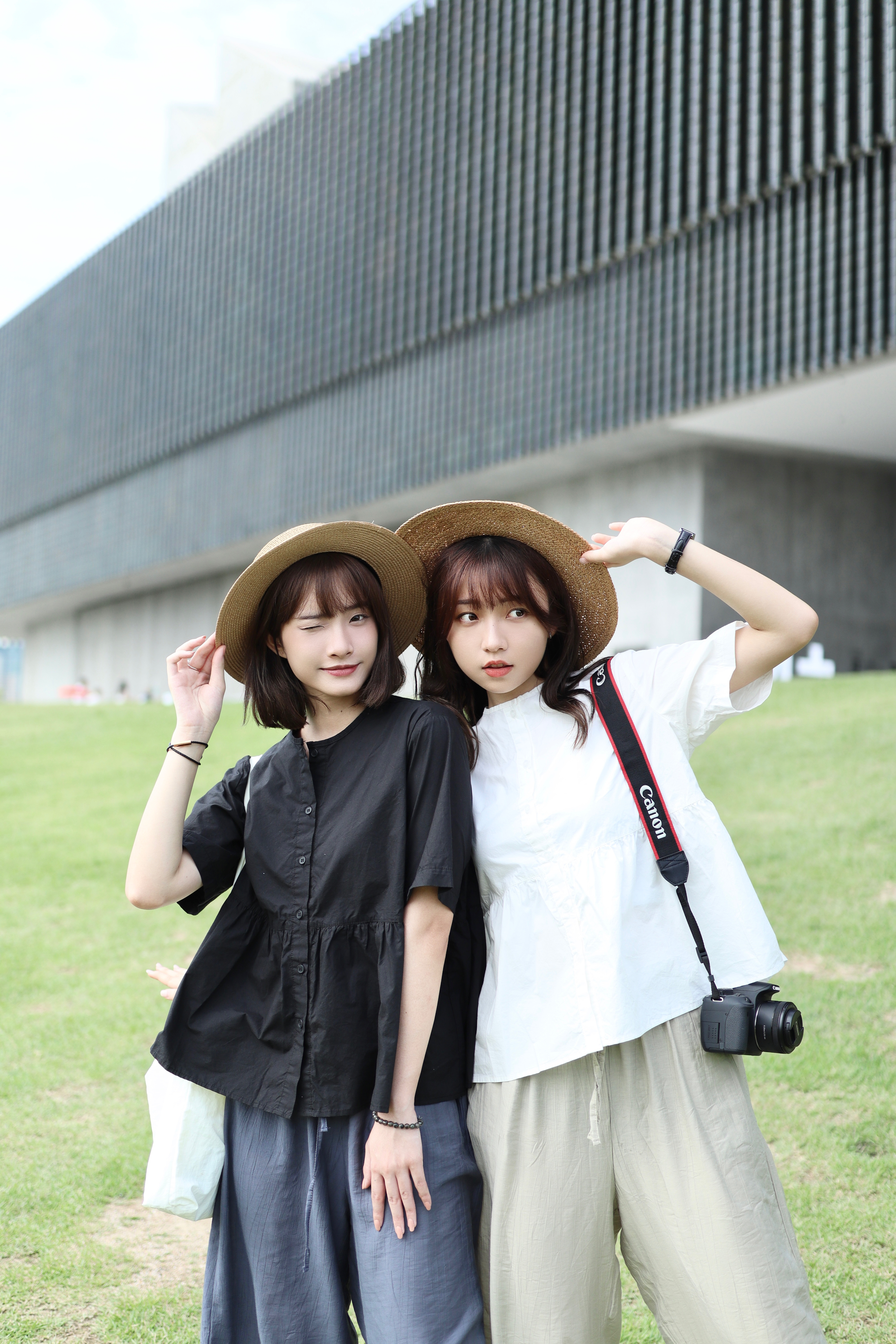 日系亨利領寬鬆排扣上衣 兩色入