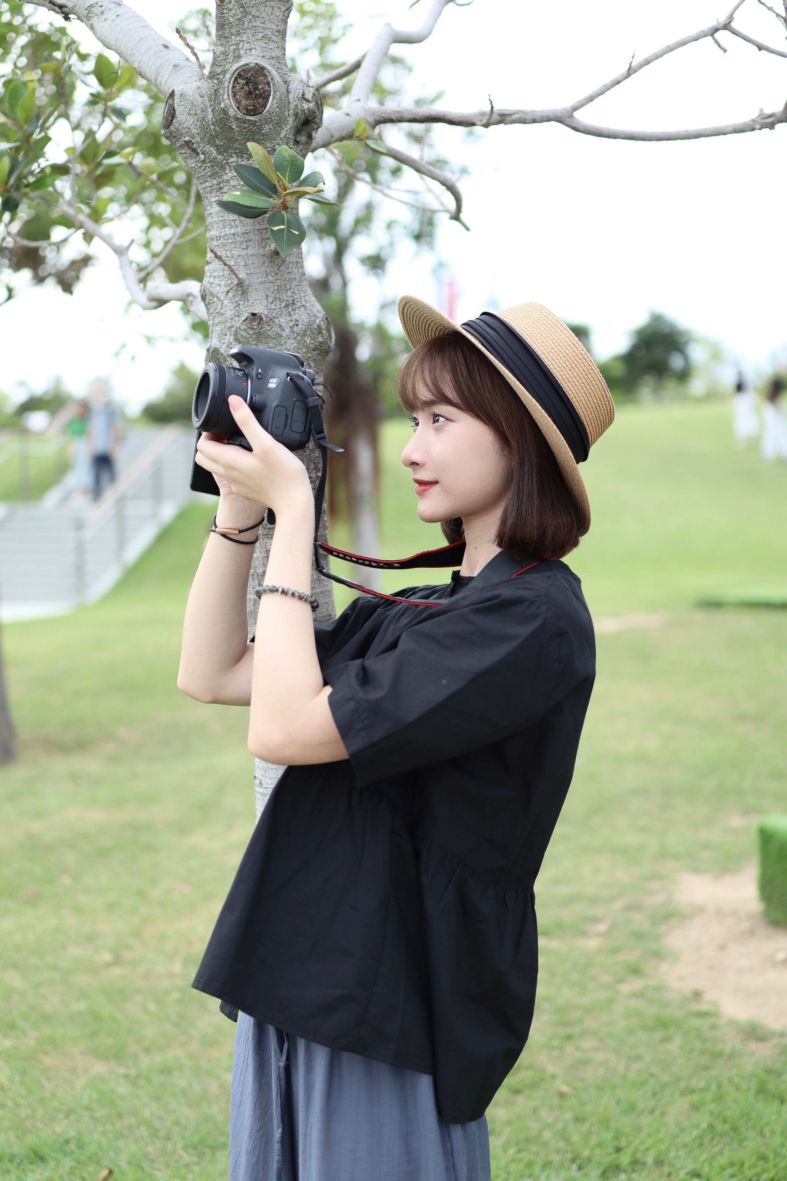 夏日打卡必備! 黑帶編織寬簷草帽