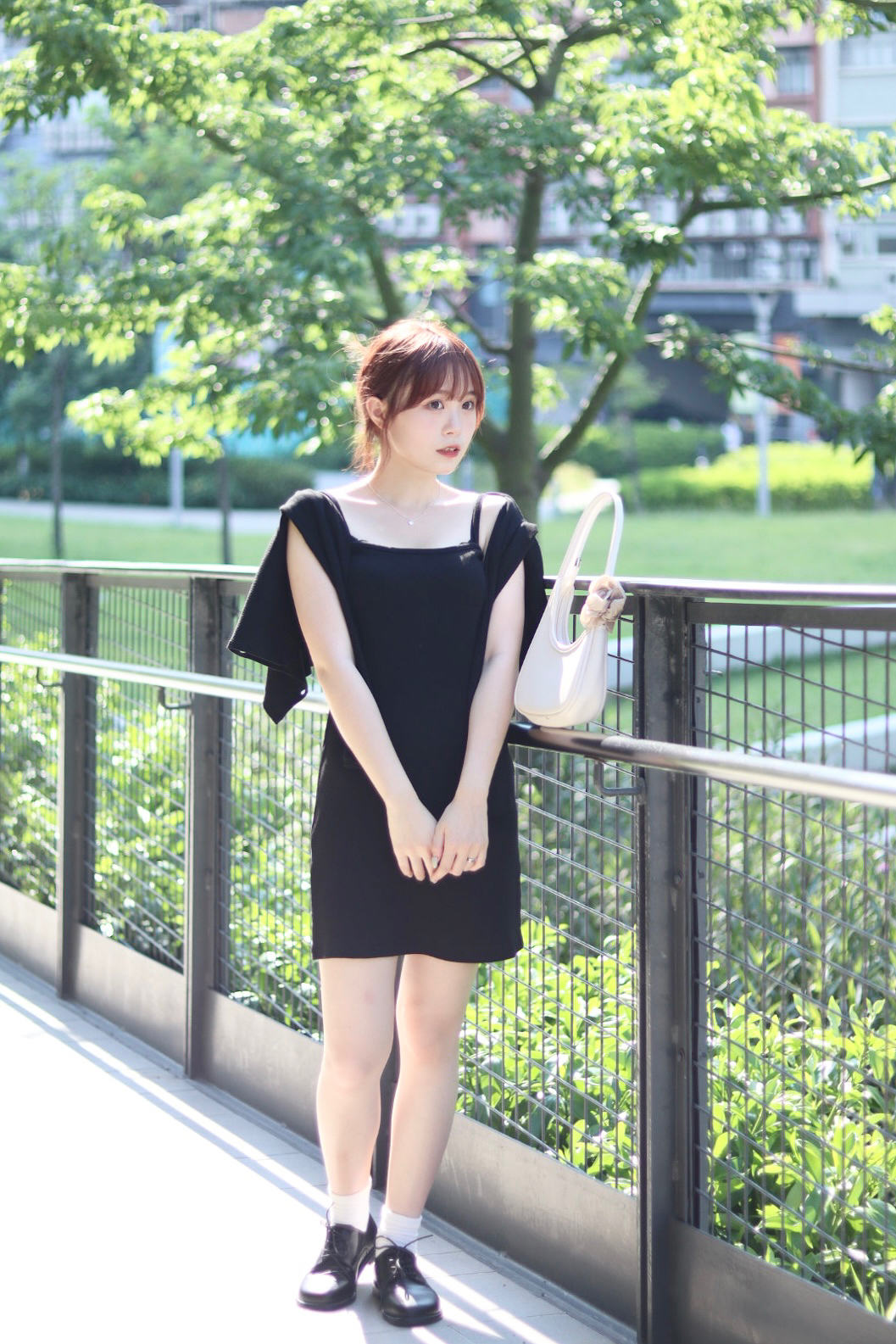 小個子適合 直暗間紋吊帶OPS加短身外套套裝 兩色入