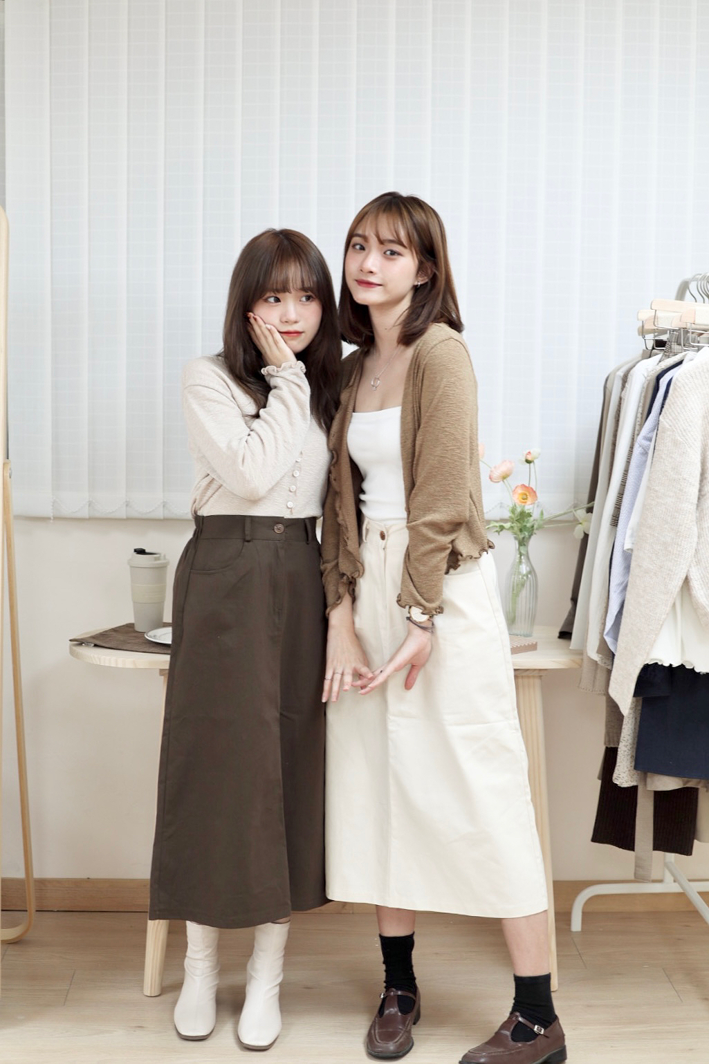 4季合穿基本款 半橡筋設計A字版型扯布半截長裙 新增至4色入