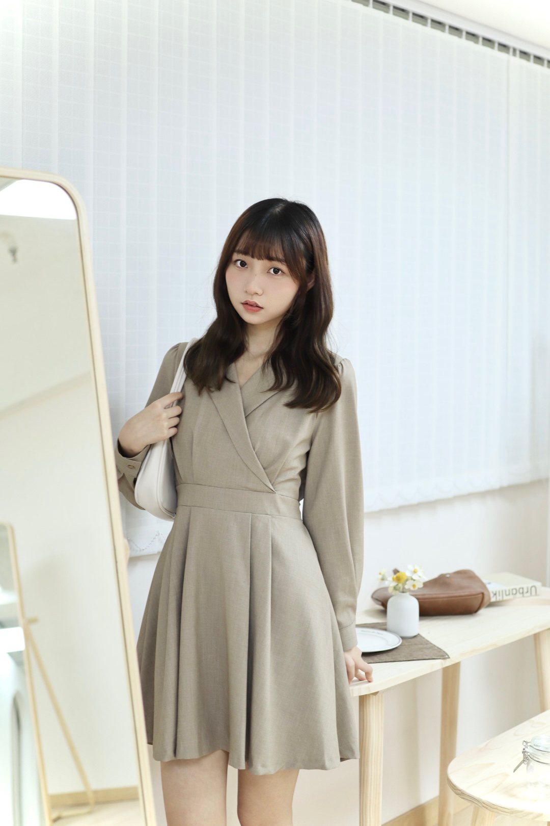 3amstudio.hk | 翻領上班必備收腰後綁結連身裙