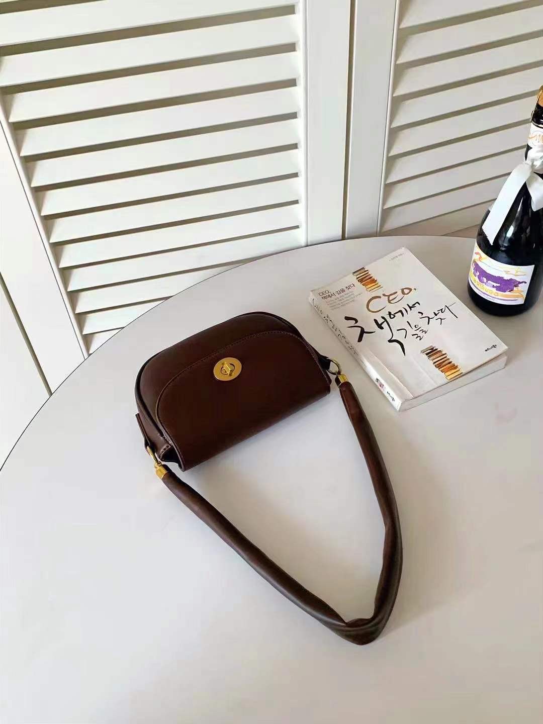 復古旋轉金釦翻蓋肩背斜孭兩用手袋 兩色入