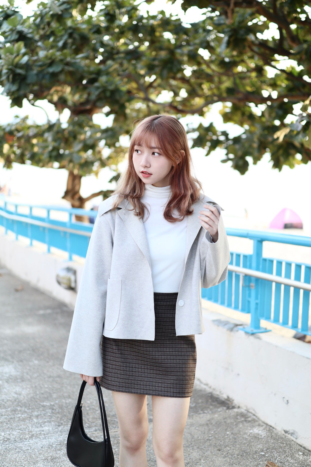 翻領利落大口袋可摺袖短版排釦大衣 新增至兩色入