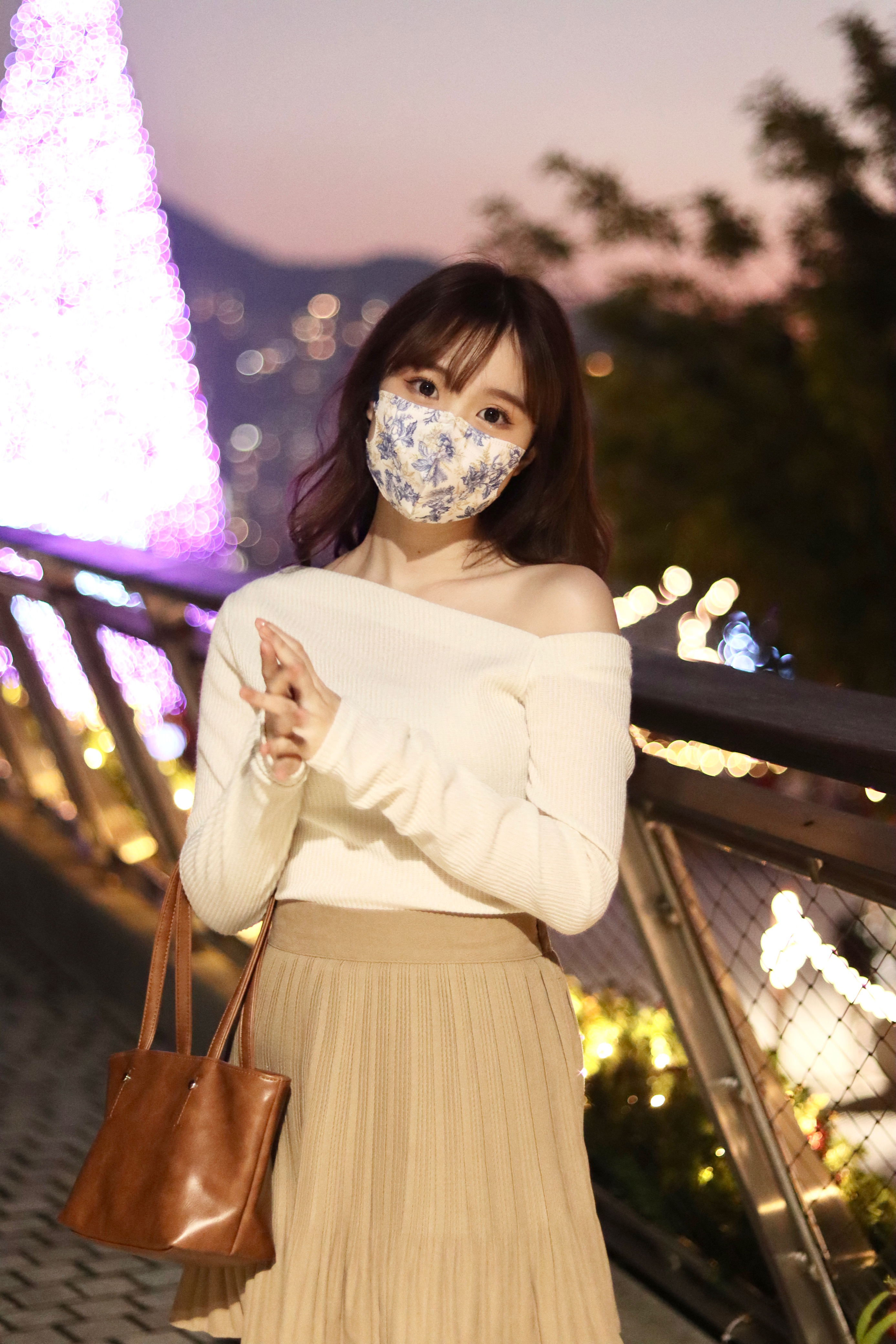 小性感不規則直紋針織露肩上衣 新增至兩色入