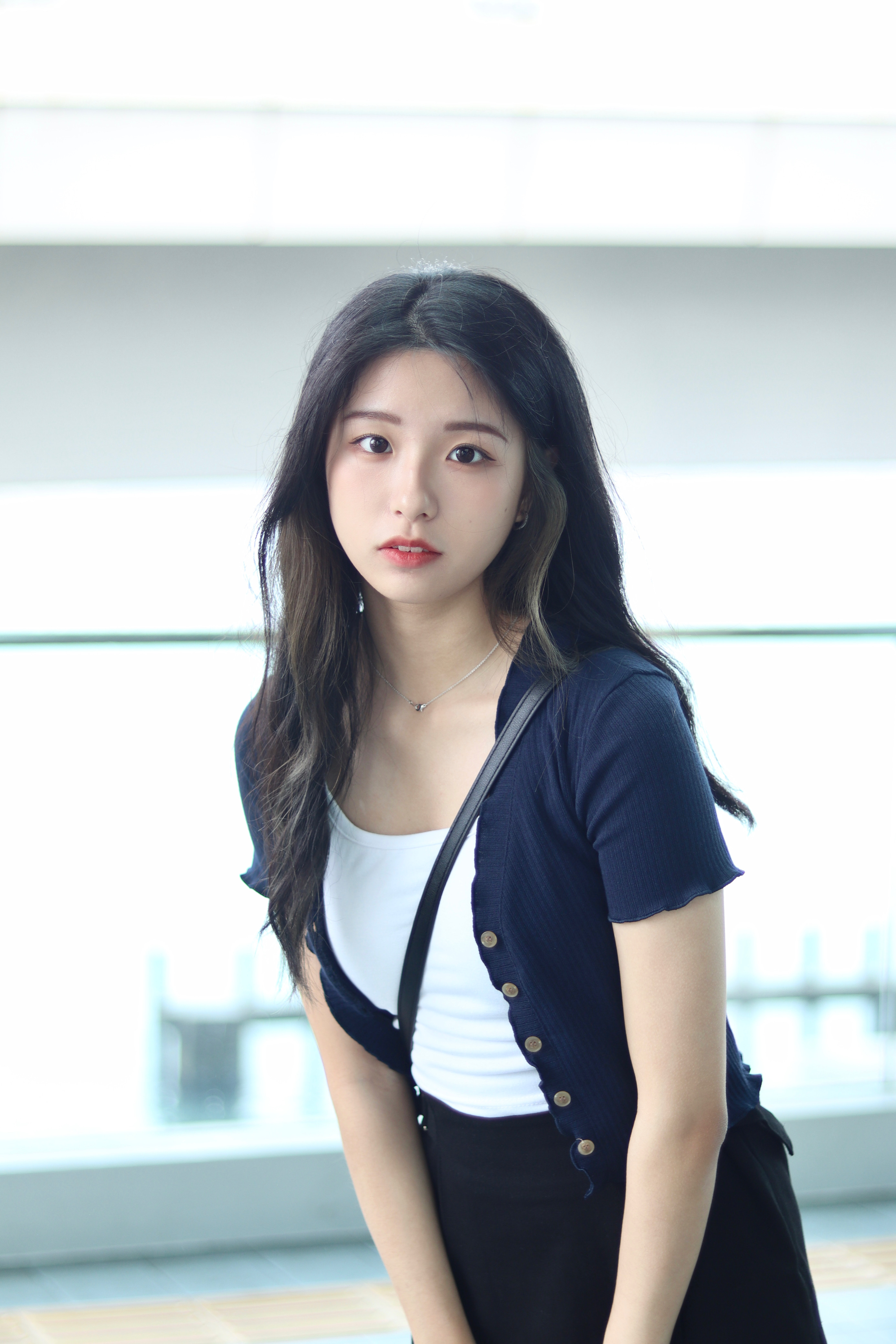 春夏感V領捲邊直坑紋排扣短身上衣 新增至3色入