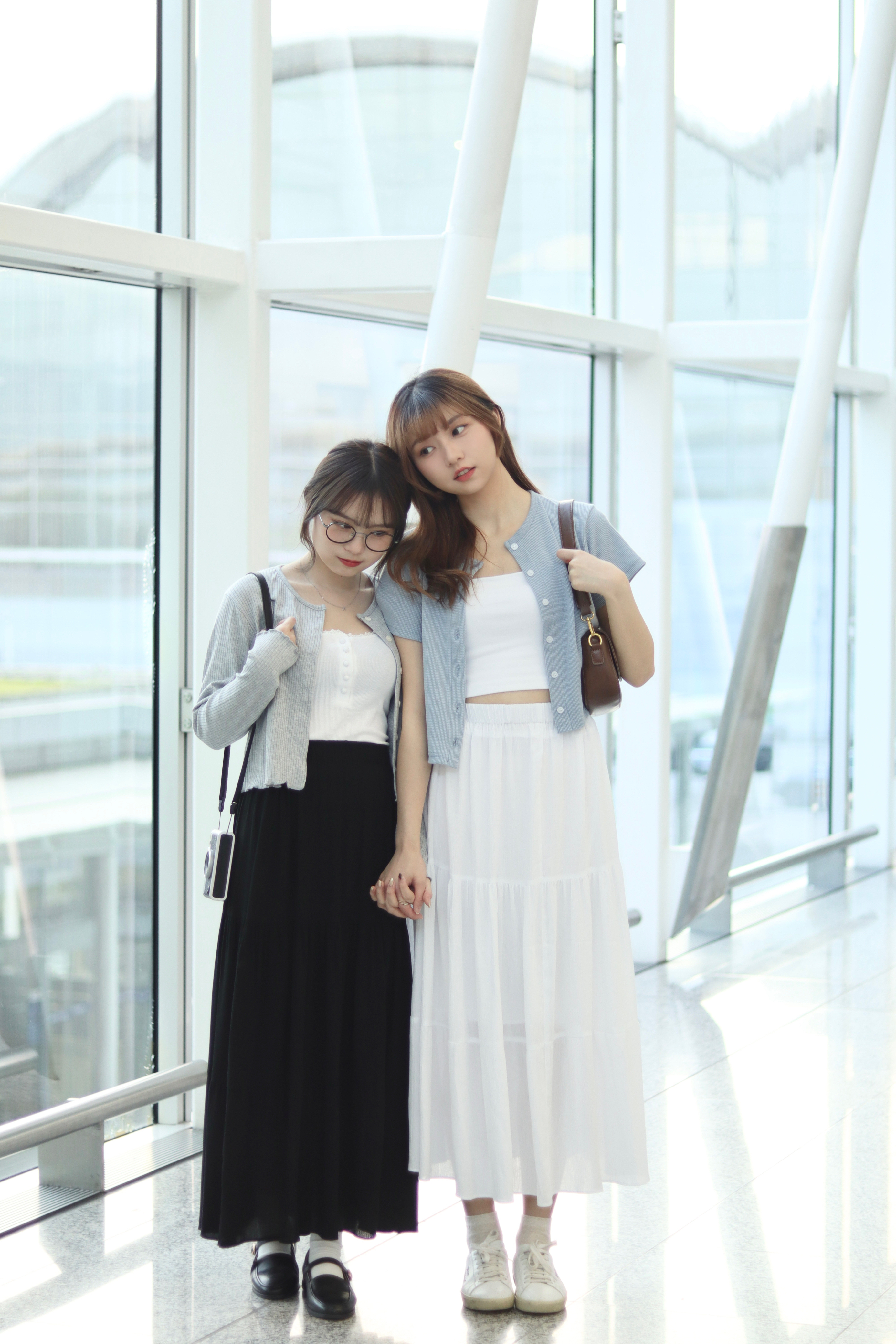 免熨的橡筋腰飄逸垂感蛋糕半截長裙 兩色入