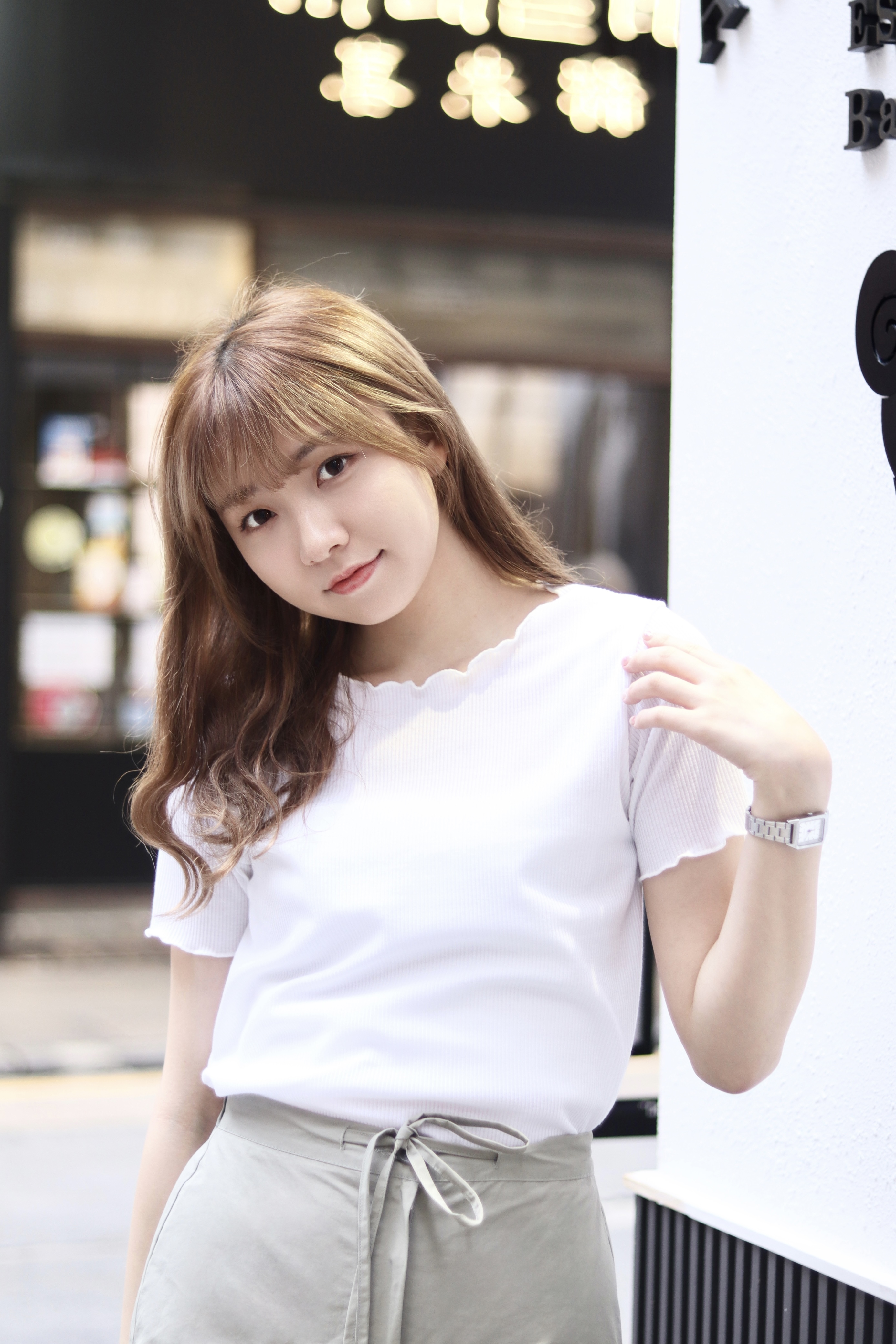 百搭圓領小捲邊直坑紋上衣 新增至4色入