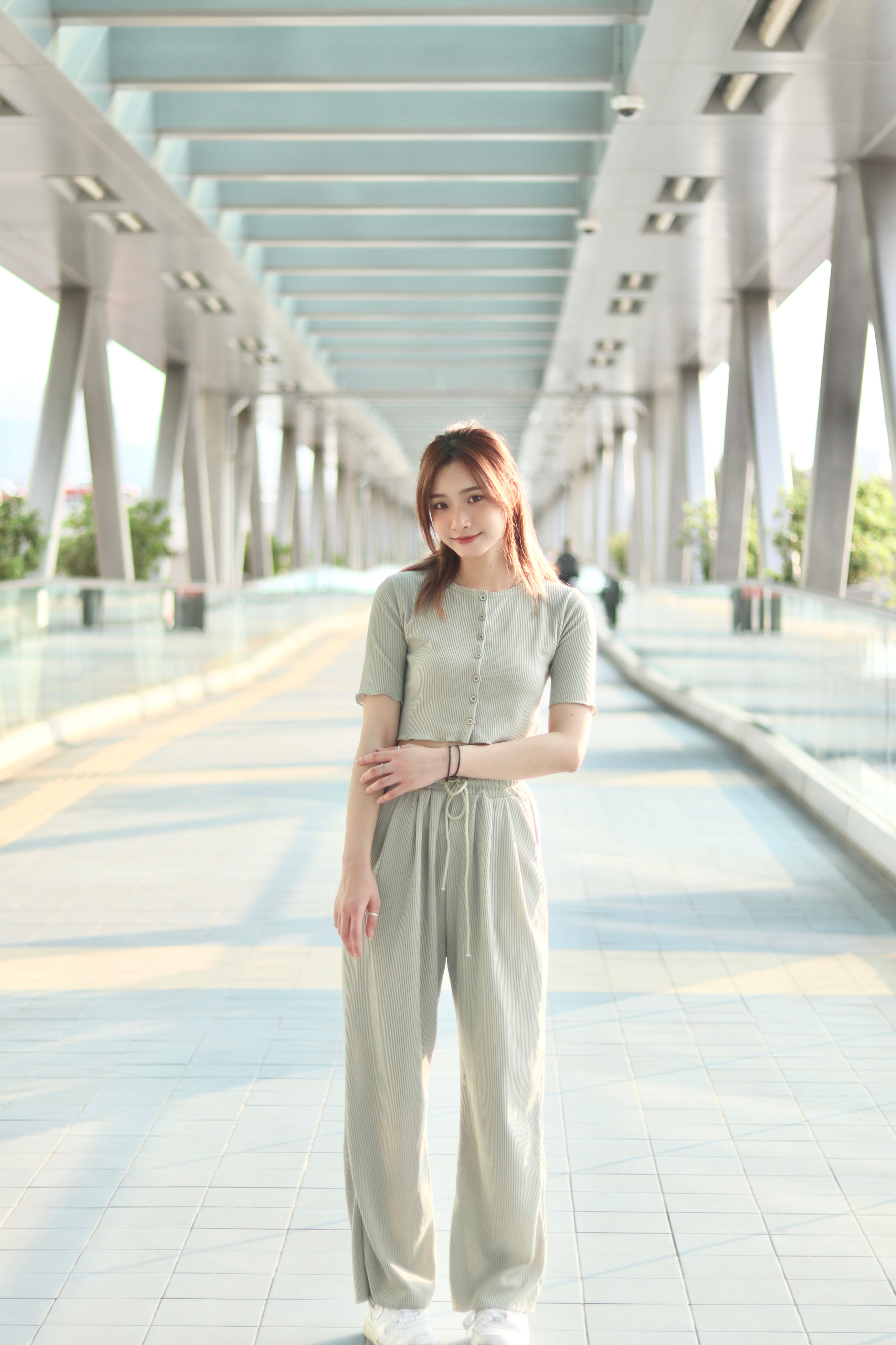 採用有彈性布料的4分袖休閒套裝 新增至兩色入