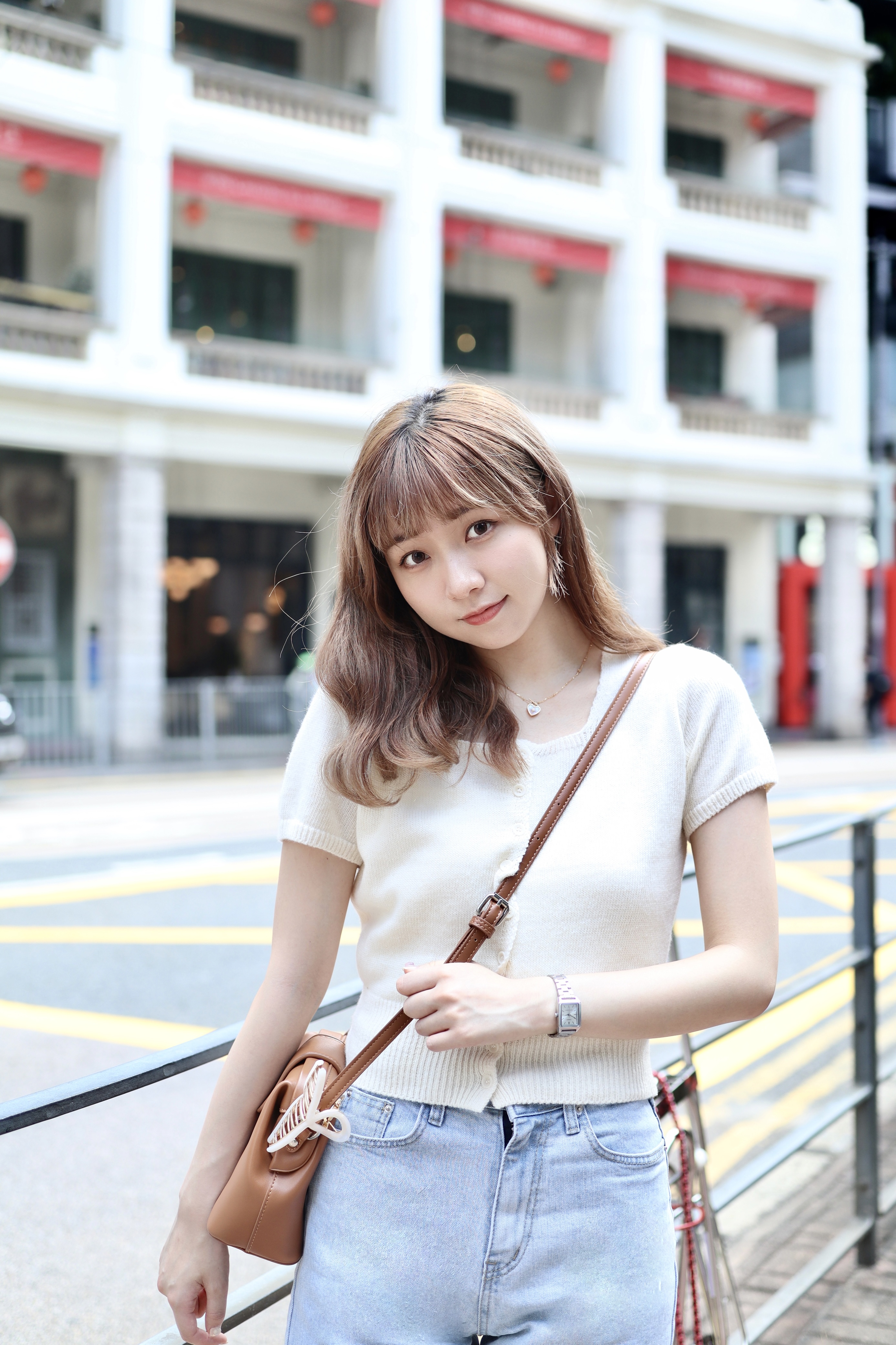 親膚薄身的方圓領羅紋邊排扣上衣 兩色入