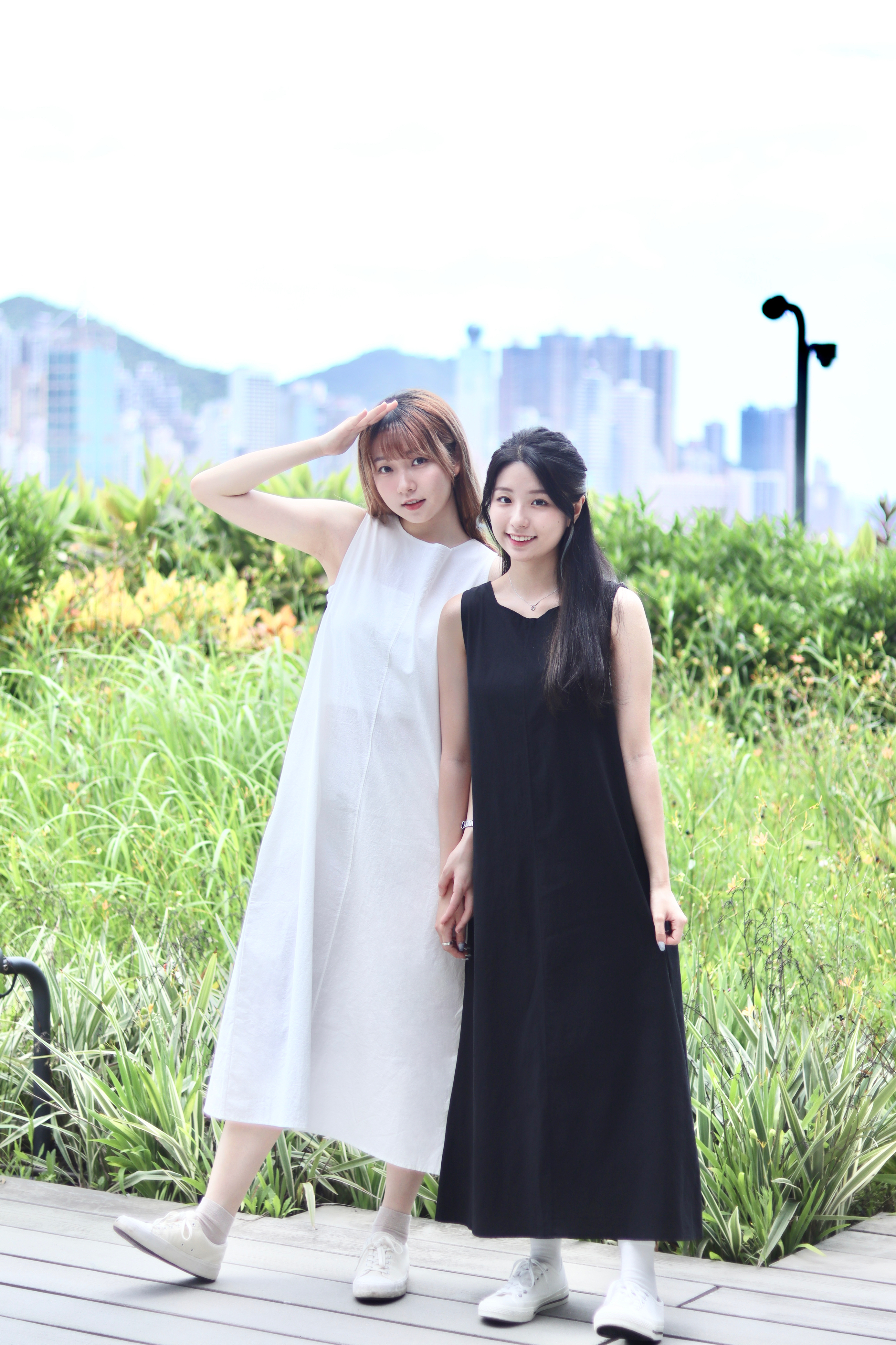 文青風圓領後背綁結附側袋長OPS 兩色入