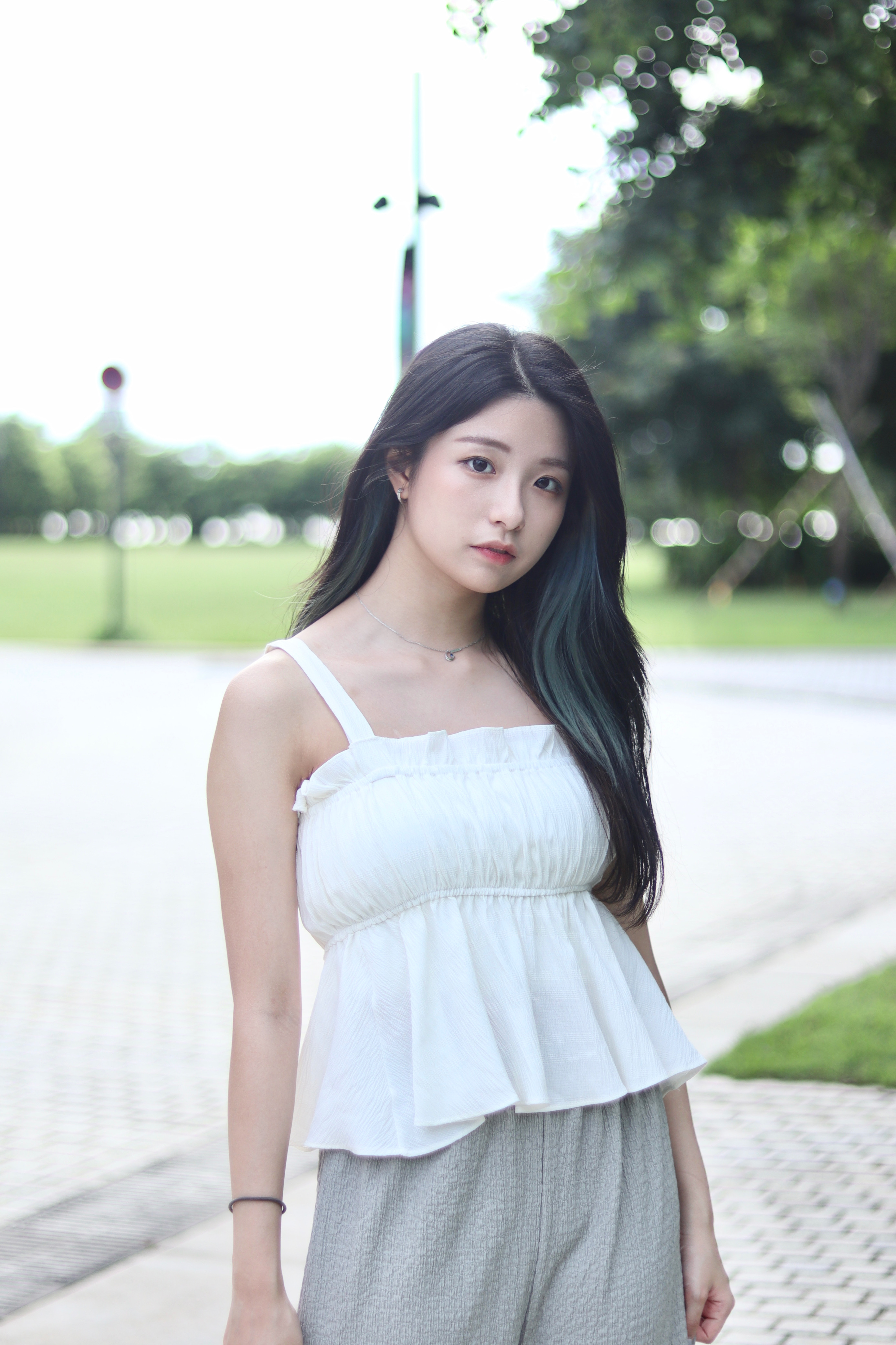 氣質滿滿的皺皺波浪邊吊帶上衣 新增至兩色入