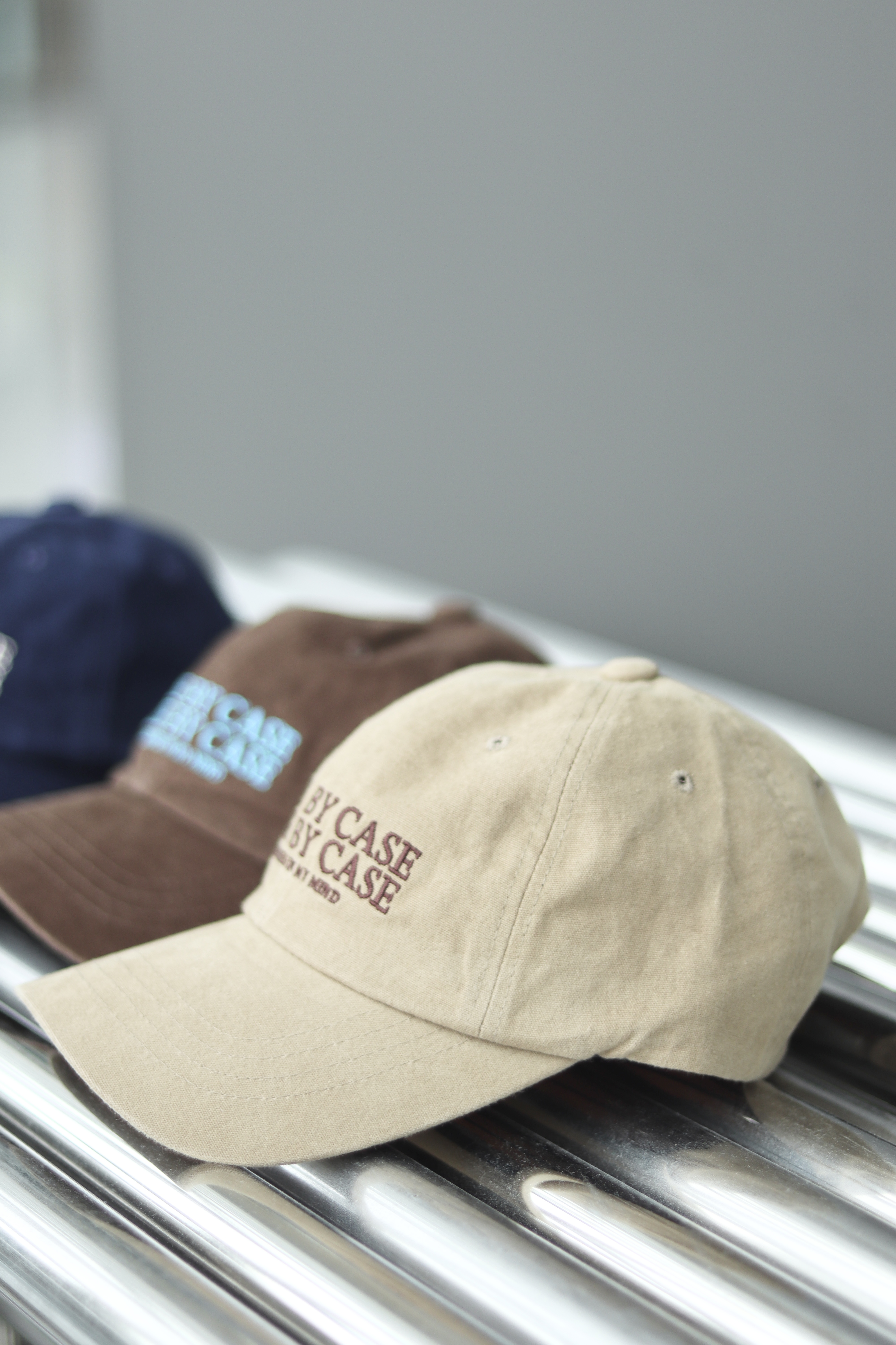 超顯頭小! 秋冬feel拼色英文字可調節Cap帽 新增至4色入