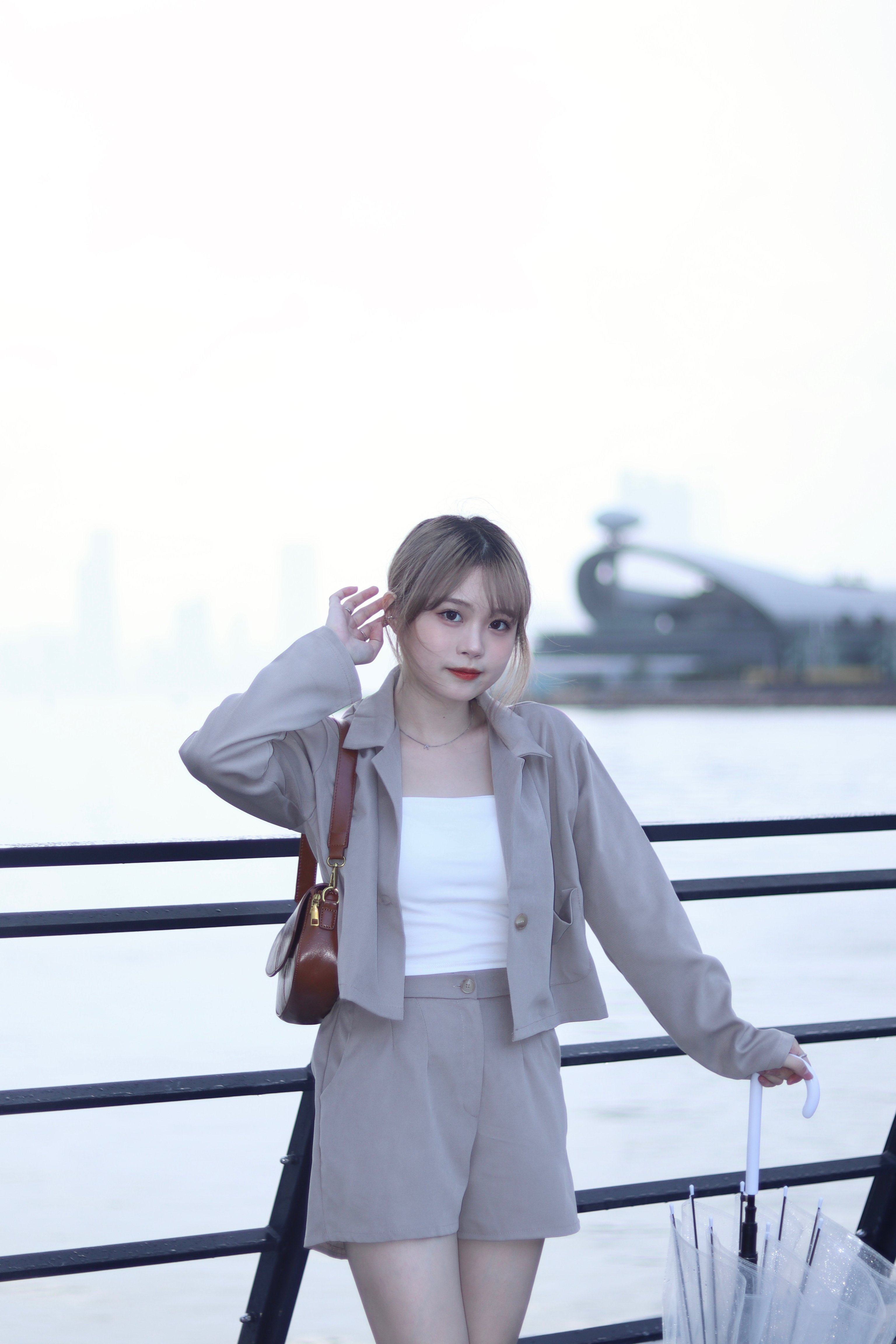 初秋西裝薄外套短褲套裝