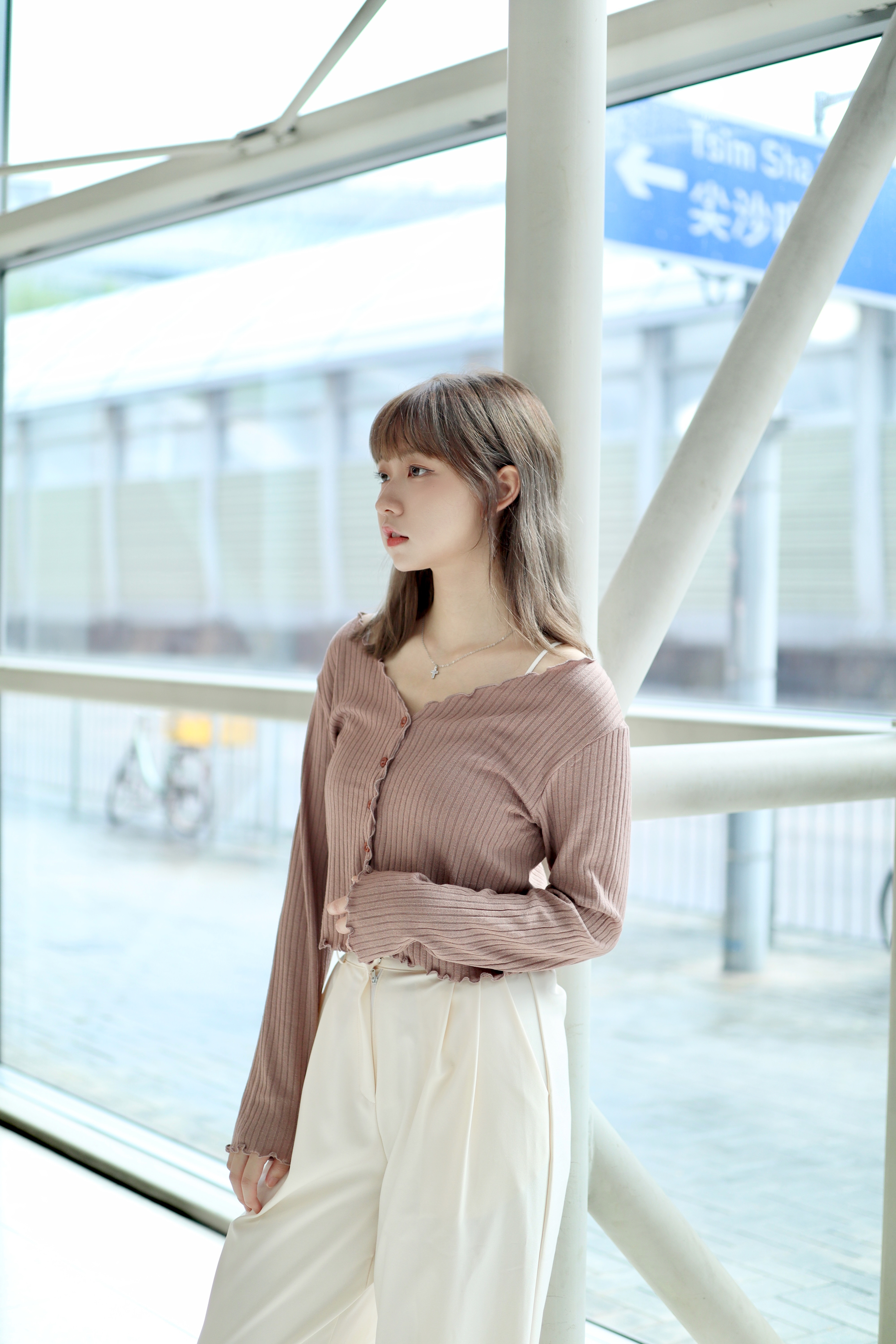 CP值滿分! 初秋必備的可愛小捲邊薄外套 新增至4色入