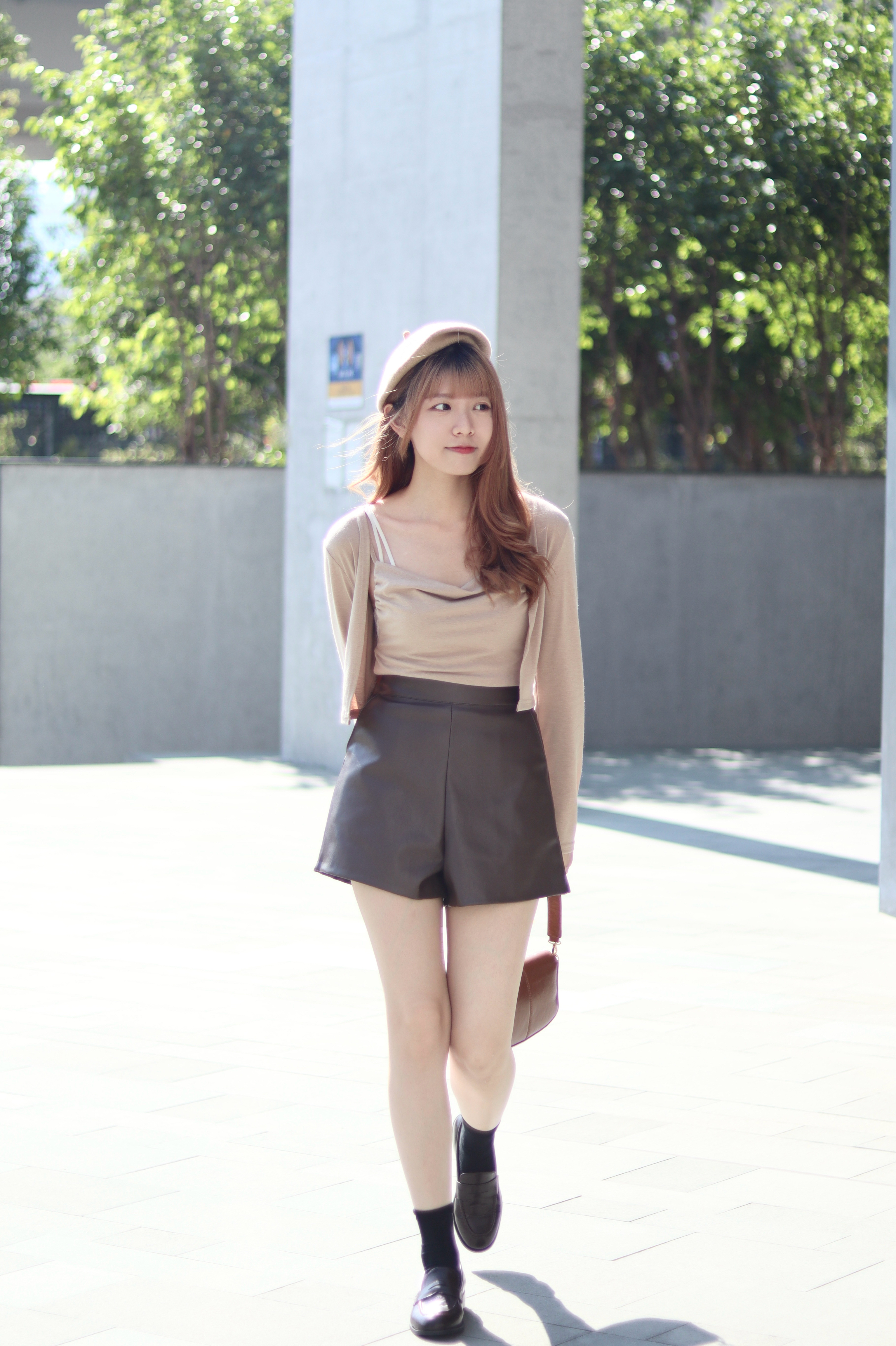 超顯瘦! 冬天必備半橡筋腰皮褲 兩色入