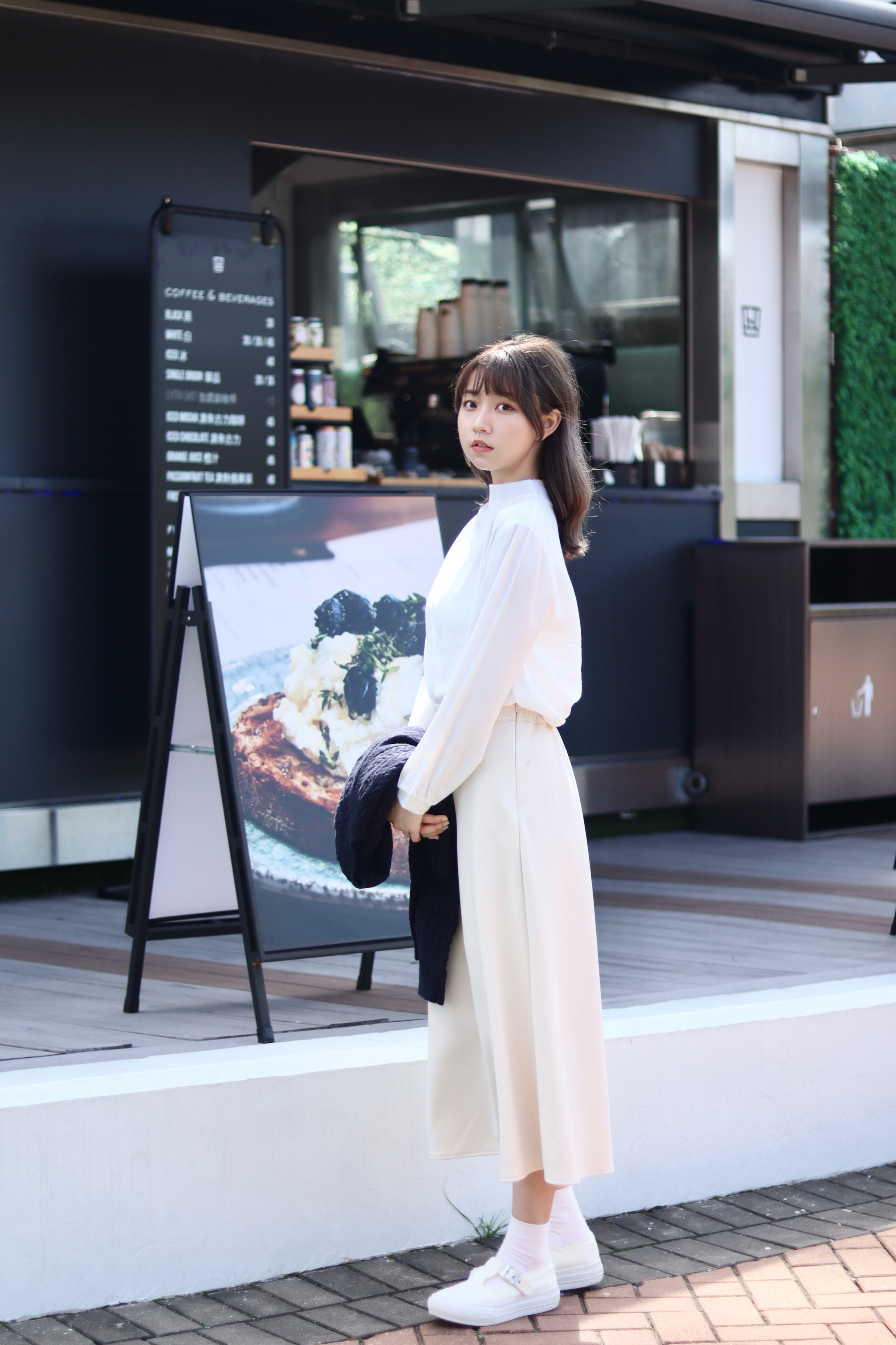 基本款必備! 較厚身的垂感飄逸長裙