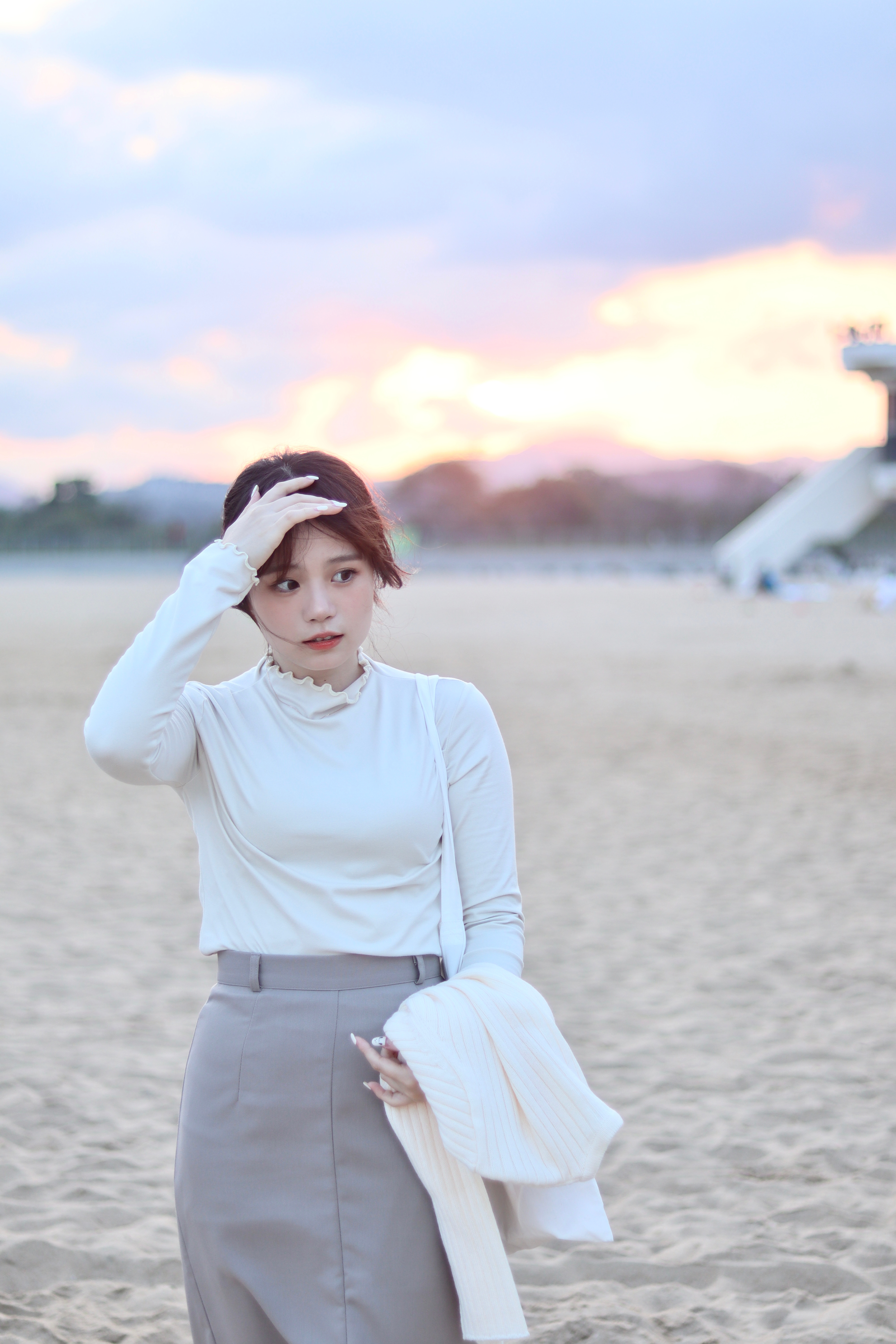 春季新版 必備小捲邊淨色上衣 兩色入