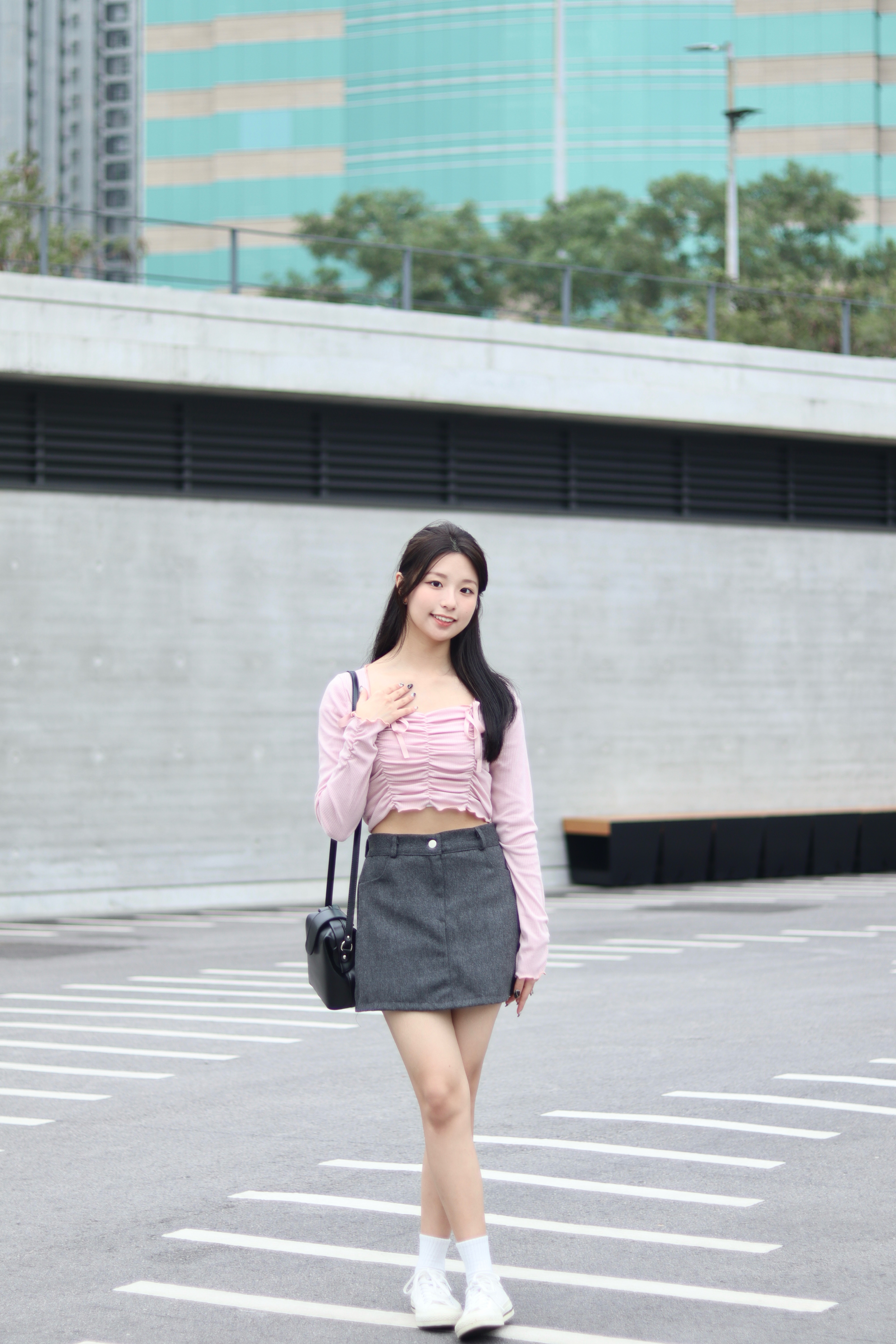 CC自留款! 半橡筋腰小V紋理半截短裙 附打底褲及裙袋 兩色入