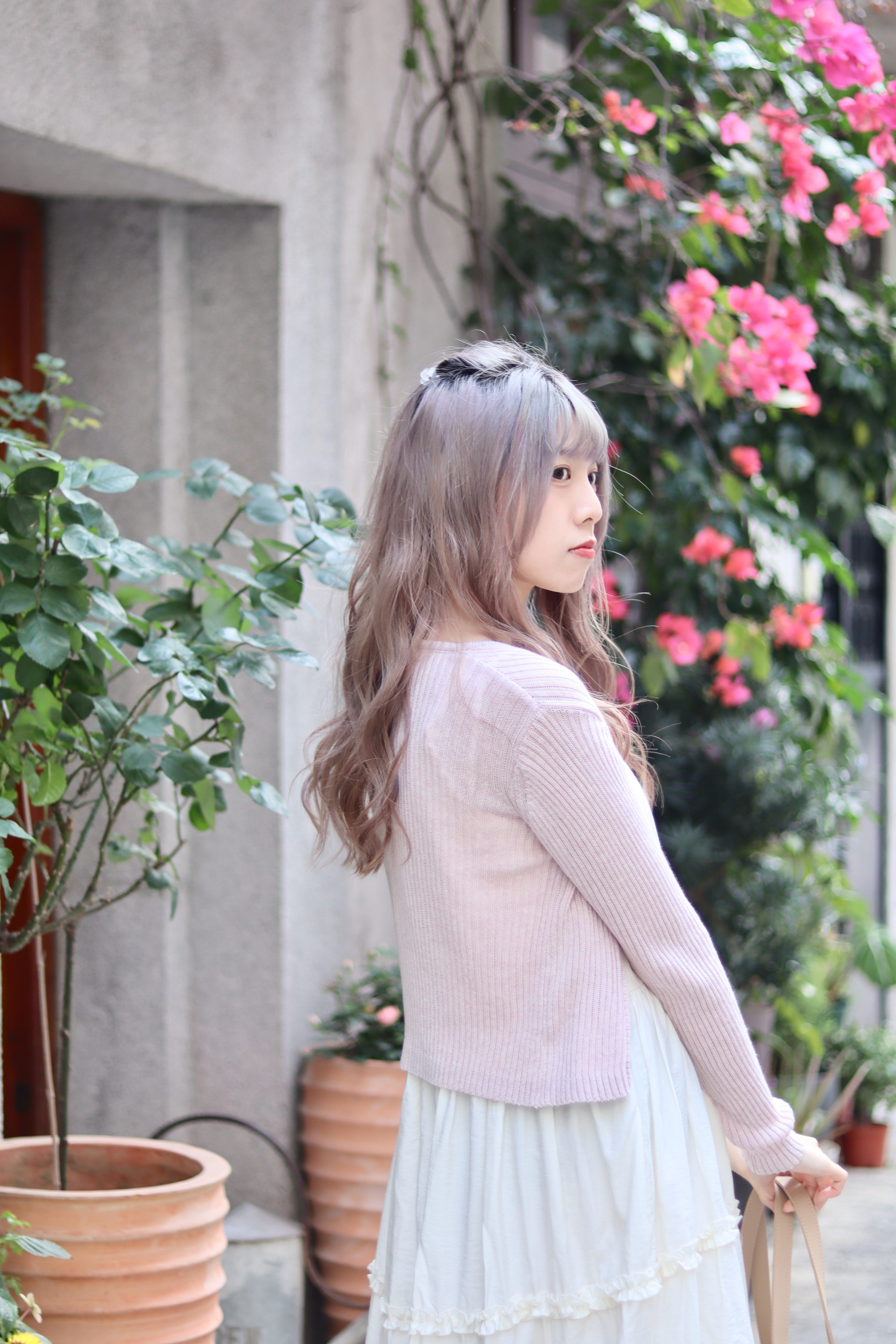 春夏必備的小V領軟綿綿大彈性薄身針織外套 新增至3色入