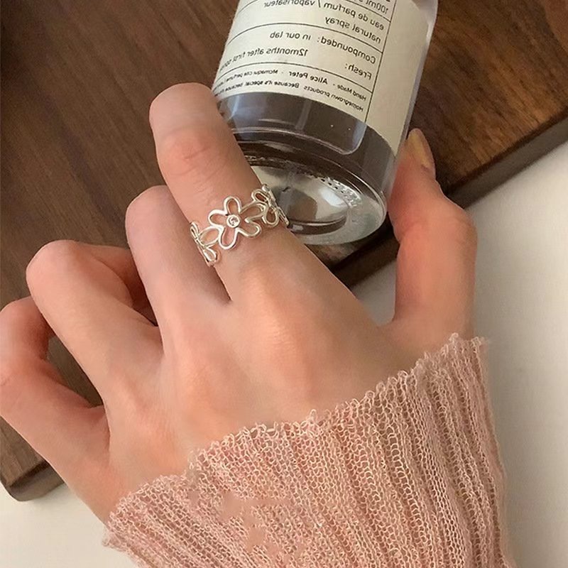 (單買包平郵) 鏤空小清新花花戒子