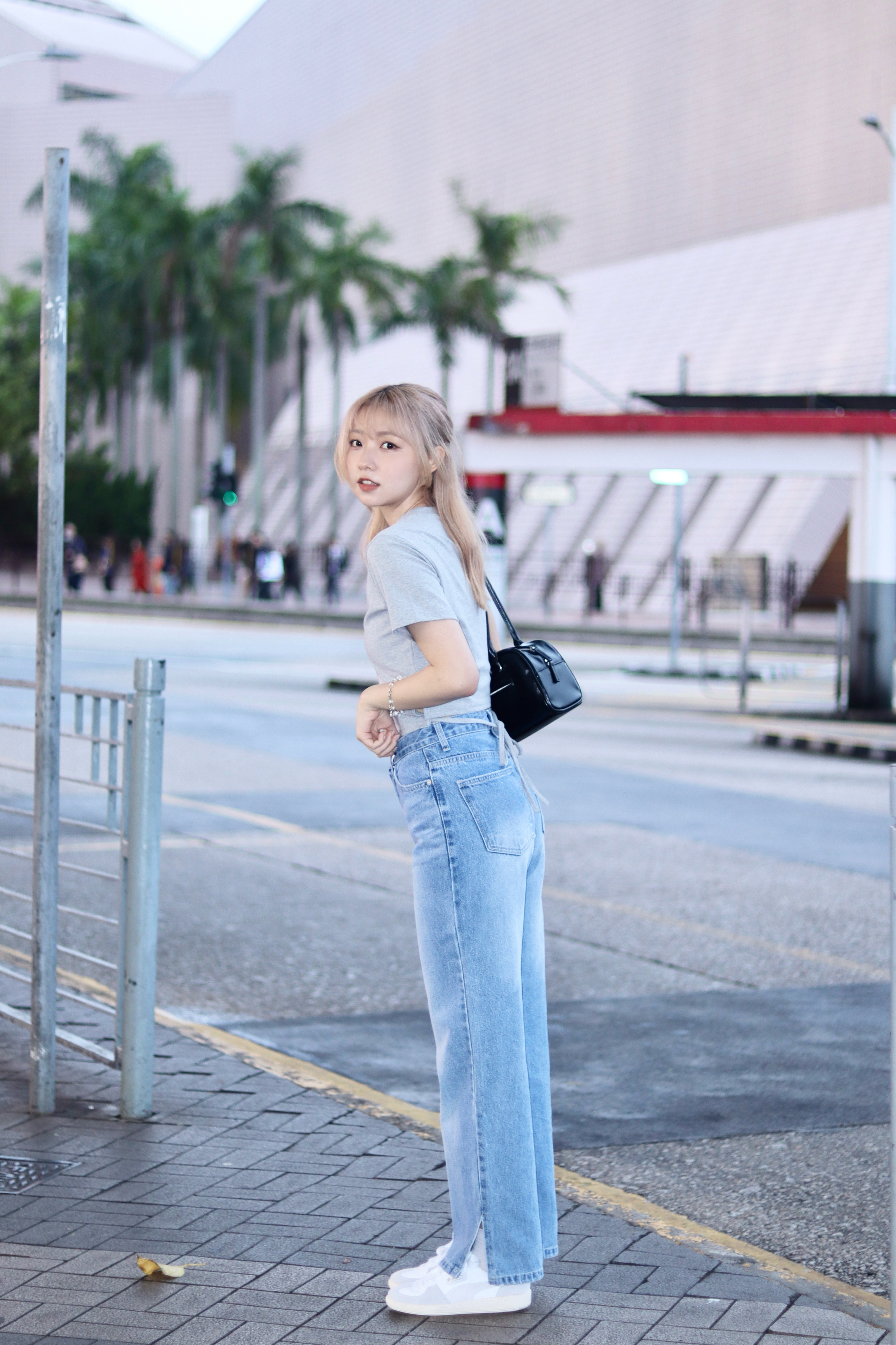 高個子適合! 超顯瘦收肚肚闊腳小開叉牛仔褲